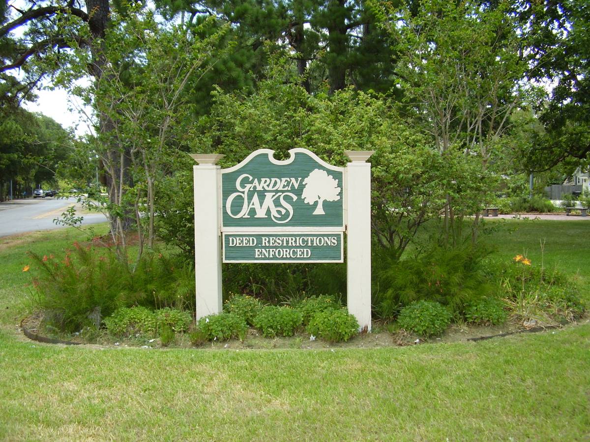 Garden Oaks neighborhood sign